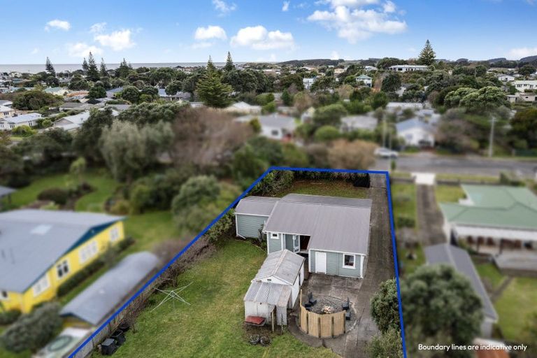 Photo of property in 27 Manuka Street, Otaki Beach, Otaki, 5512