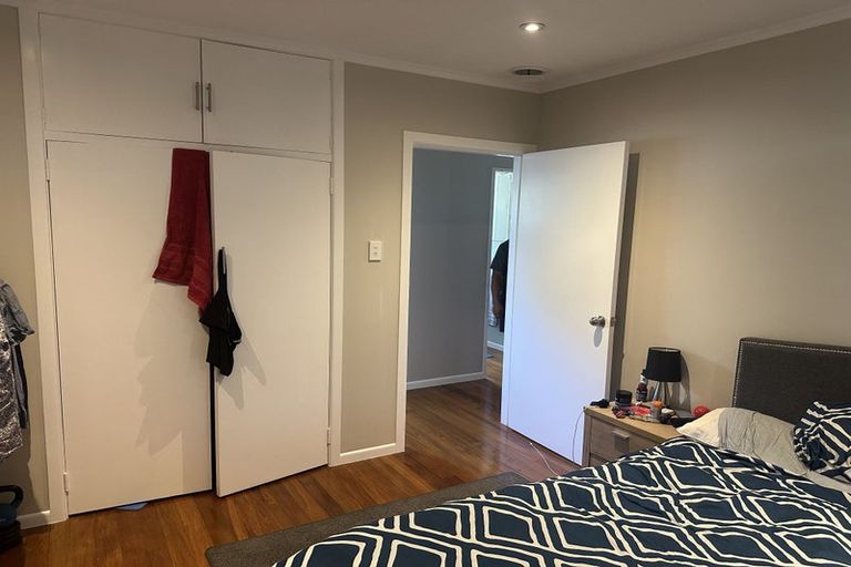 Photo of property in 5 Edgerton Road, Te Atatu Peninsula, Auckland, 0610