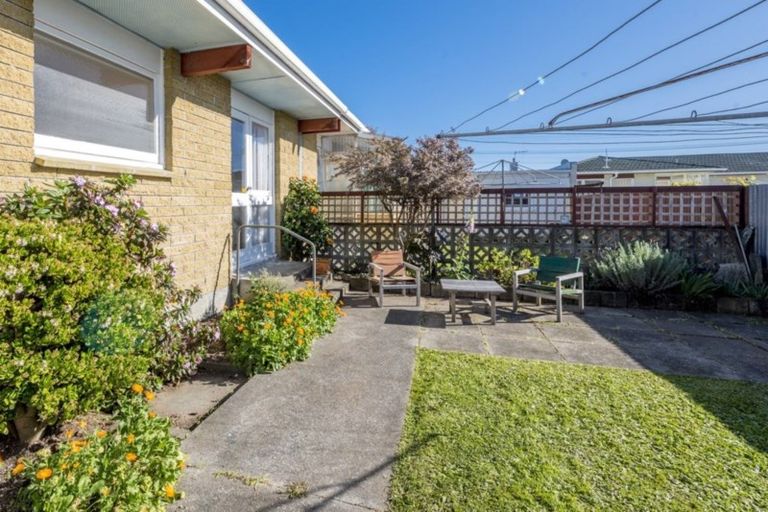 Photo of property in 2 Ely Place, Levin, 5510