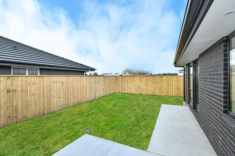 Photo of property in 12 Uatoto Road, Clarks Beach, 2122