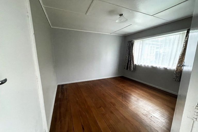 Photo of property in 15 Bledisloe Crescent, Wainuiomata, Lower Hutt, 5014