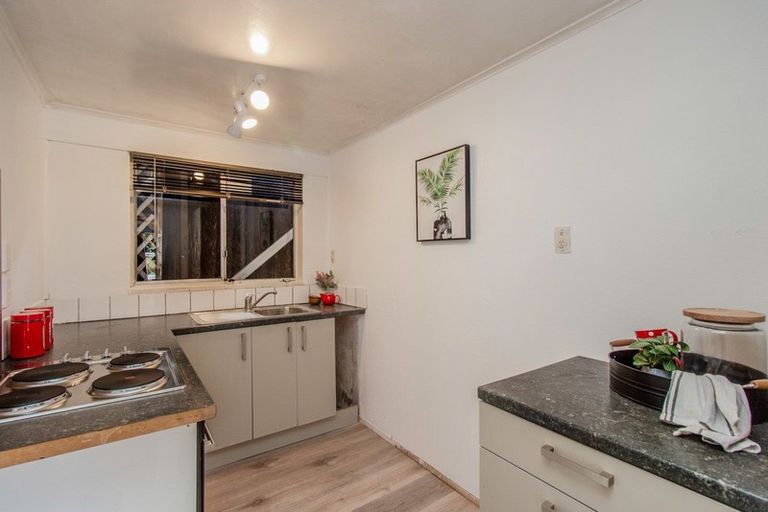 Photo of property in 30 Mountain Road, Western Heights, Rotorua, 3015