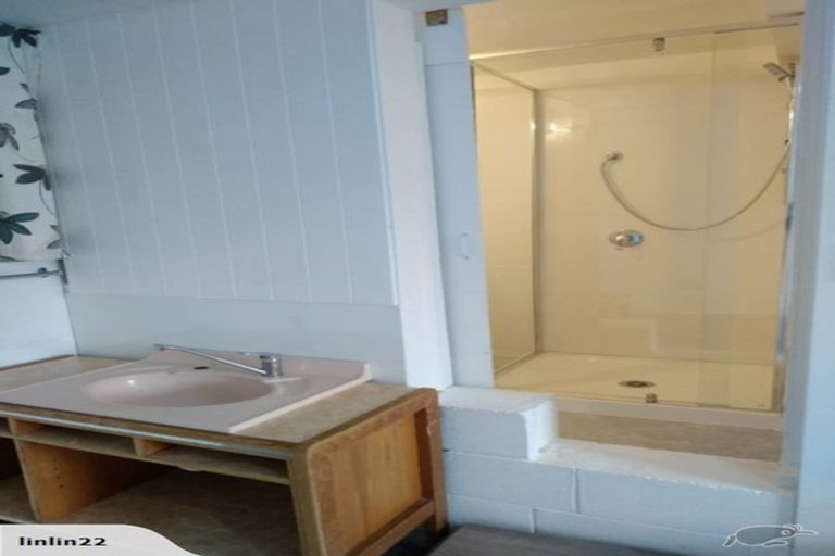 Photo of property in 2/22 Wykeham Place, Glenfield, Auckland, 0629