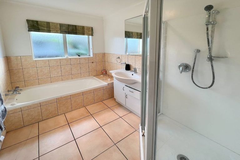 Photo of property in 102b Wharf Road, Te Atatu Peninsula, Auckland, 0610