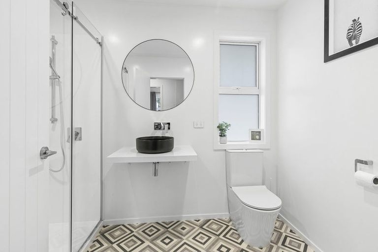 Photo of property in 3 Terrace Road, Titahi Bay, Porirua, 5022