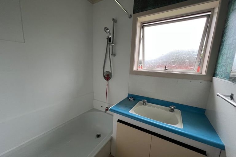 Photo of property in 2/30 Mcleod Road, Henderson, Auckland, 0612