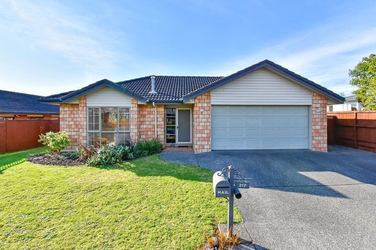 Photo of property in 217 Carnoustie Drive, Wattle Downs, Auckland, 2103