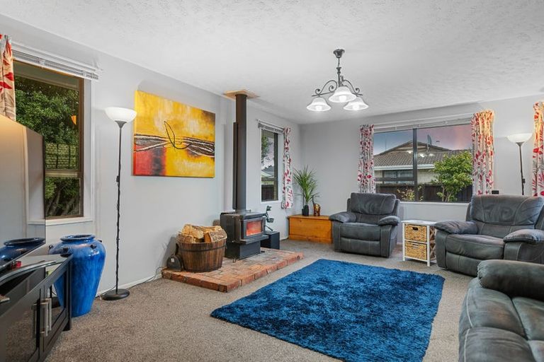 Photo of property in 2/8a Salford Avenue, Redwood, Christchurch, 8051