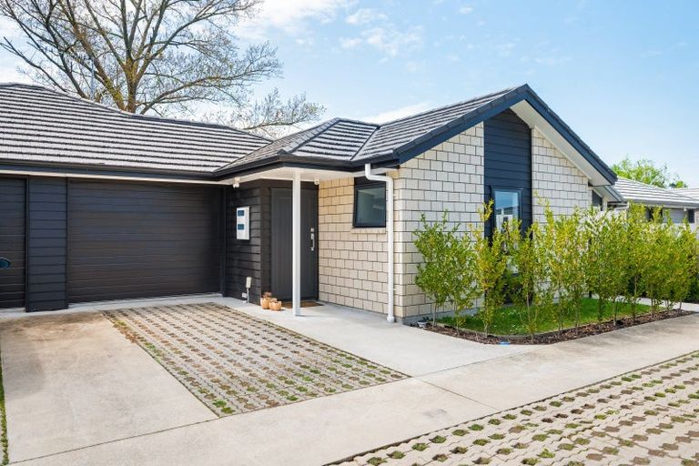 Photo of property in 2/10 Keitha Place, Glenview, Hamilton, 3206