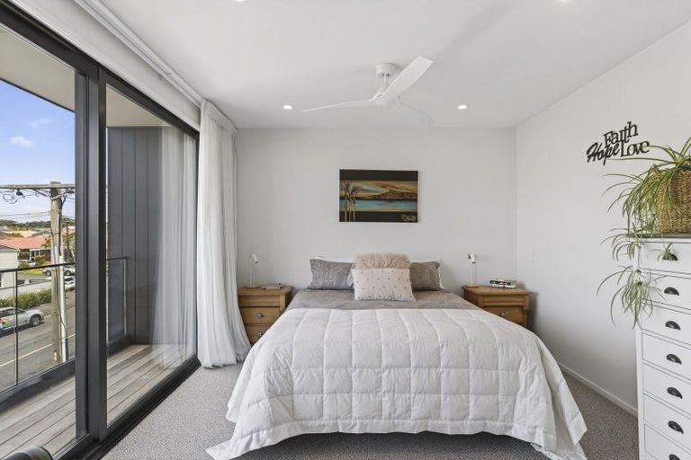 Photo of property in 8 Kowhai Street, Strandon, New Plymouth, 4312