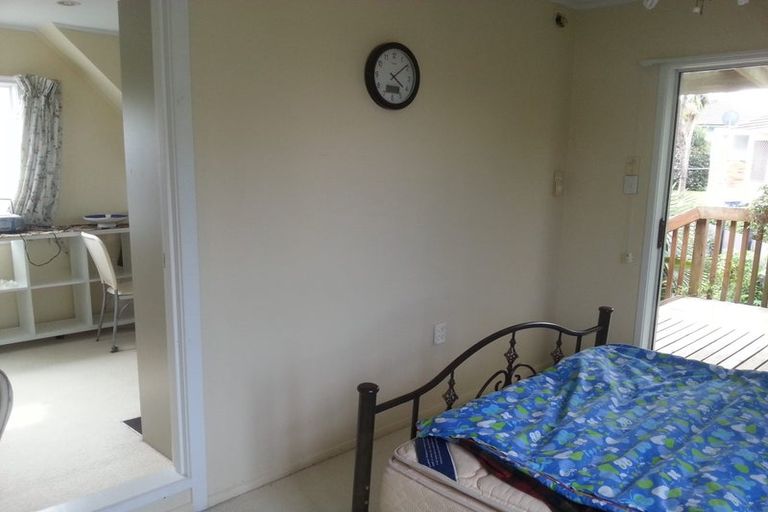 Photo of property in 11 Cobblestone Lane, Hillcrest, Auckland, 0627