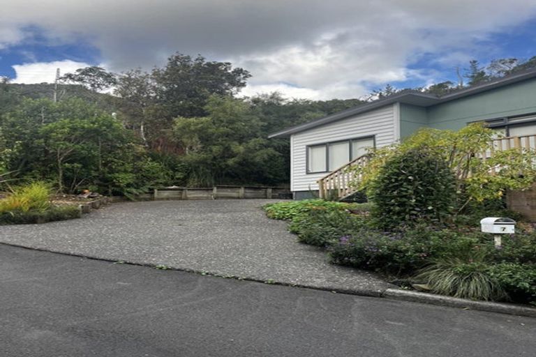 Photo of property in 7 Lowry Heights, Stokes Valley, Lower Hutt, 5019