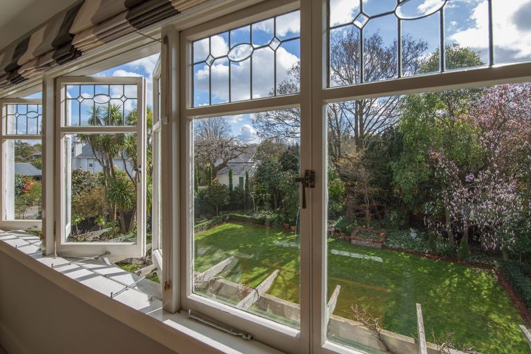 Photo of property in 166 Fendalton Road, Fendalton, Christchurch, 8052