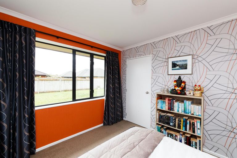 Photo of property in 15 Orlando Way, Kelvin Grove, Palmerston North, 4414