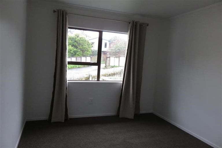 Photo of property in 20 Edgware Road, West Harbour, Auckland, 0618