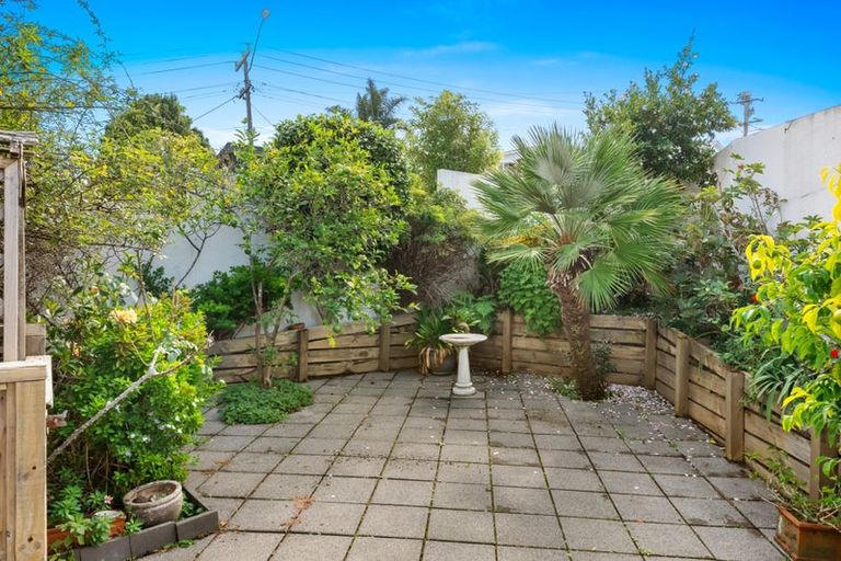 Photo of property in 2/51 Prospect Terrace, Milford, Auckland, 0620