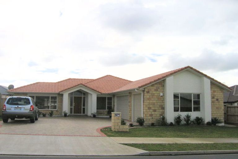 Photo of property in 5 Strundeen Close, Flat Bush, Auckland, 2016