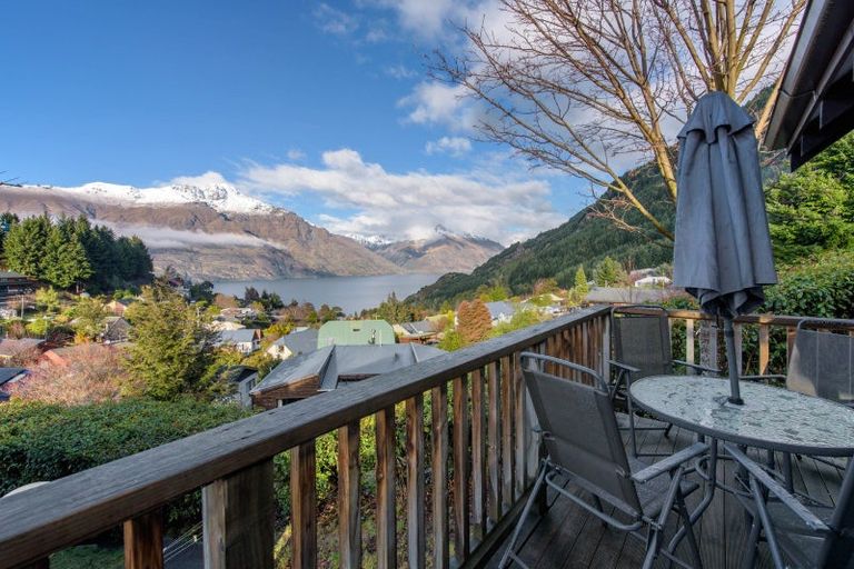 Photo of property in 21 Watts Road, Fernhill, Queenstown, 9300