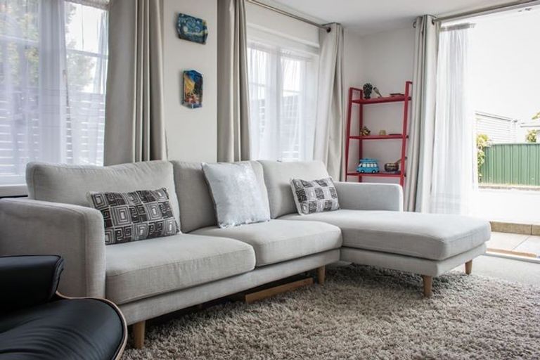 Photo of property in 2/61 Forrest Hill Road, Milford, Auckland, 0620