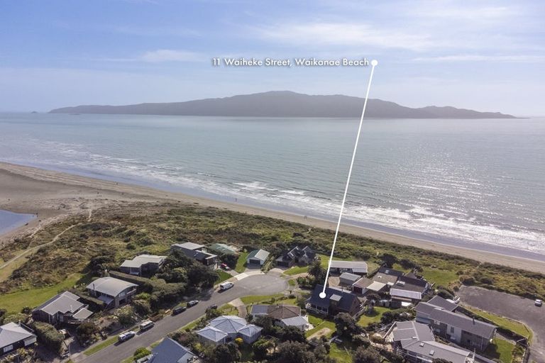 Photo of property in 11 Waiheke Street, Waikanae Beach, Waikanae, 5036