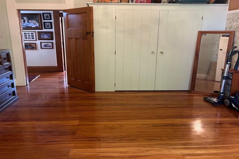 Photo of property in 44 Victoria Street, Carterton, 5713