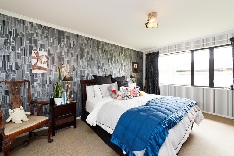 Photo of property in 15 Orlando Way, Kelvin Grove, Palmerston North, 4414