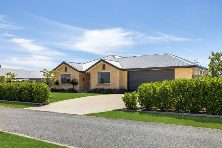 Photo of property in 4 Loe Place, Amberley, 7410