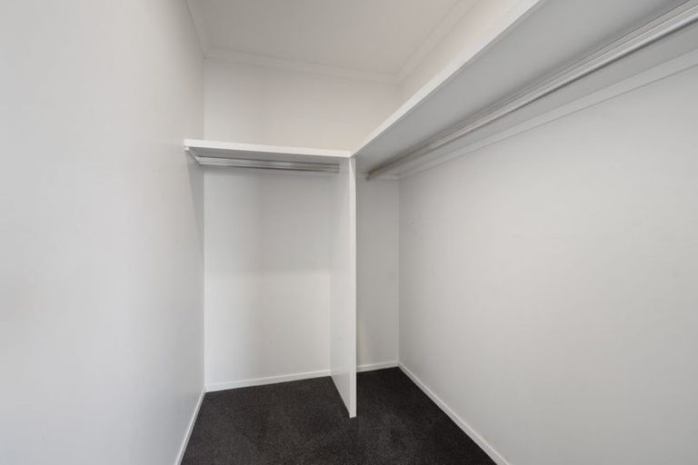 Photo of property in 11 Coutts Way, Fitzherbert, Palmerston North, 4410