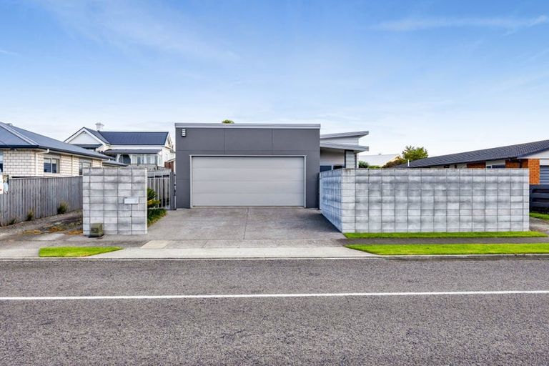 Photo of property in 17 Victoria Street, Hawera, 4610