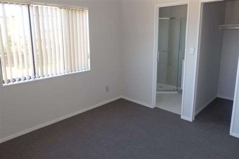 Photo of property in 12b Greers Road, Weymouth, Auckland, 2103