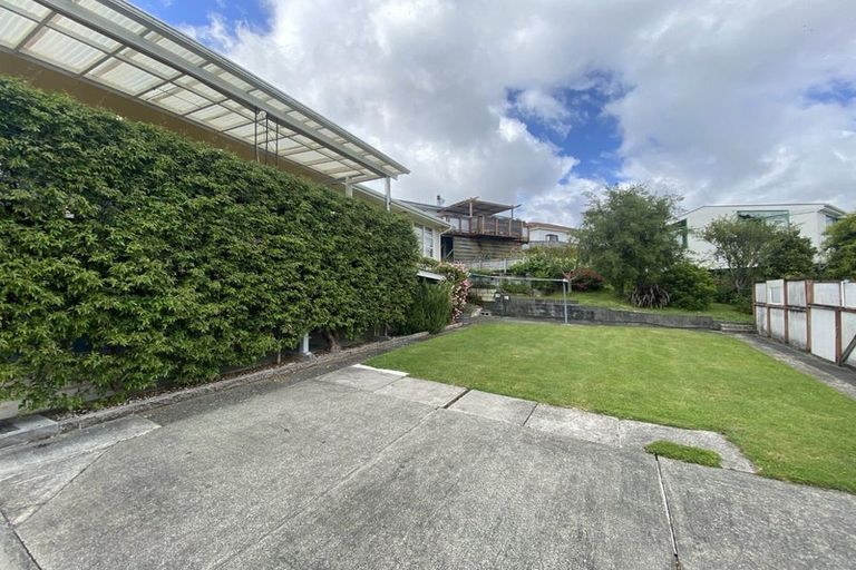 Photo of property in 100 Milton Terrace, Picton, 7220