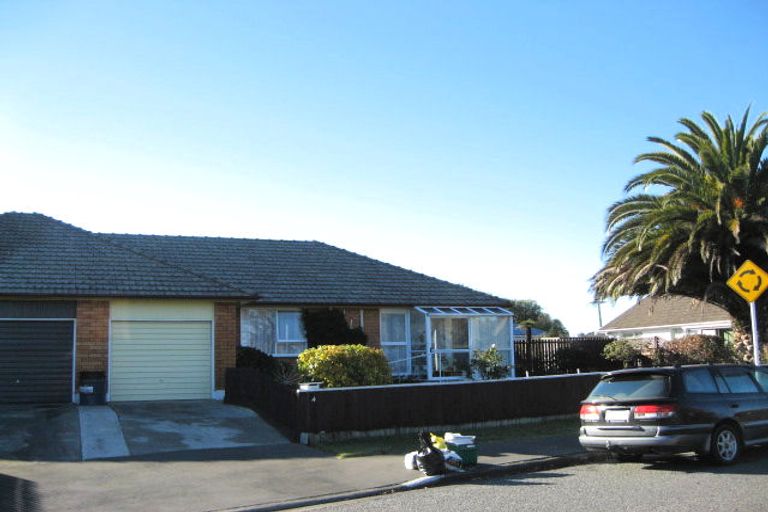 Photo of property in 2/4 Lomax Place, Islington, Christchurch, 8042