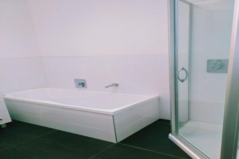 Photo of property in 1/19 Gulf Crest, Bucklands Beach, Auckland, 2012