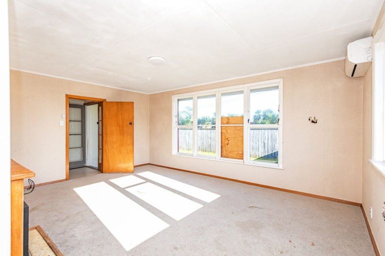 Photo of property in Clifton School, 71 Taumaihi Street, Bulls, 4818