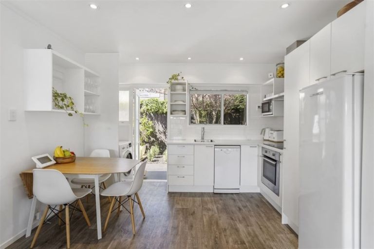 Photo of property in 2/84 Peach Road, Glenfield, Auckland, 0629