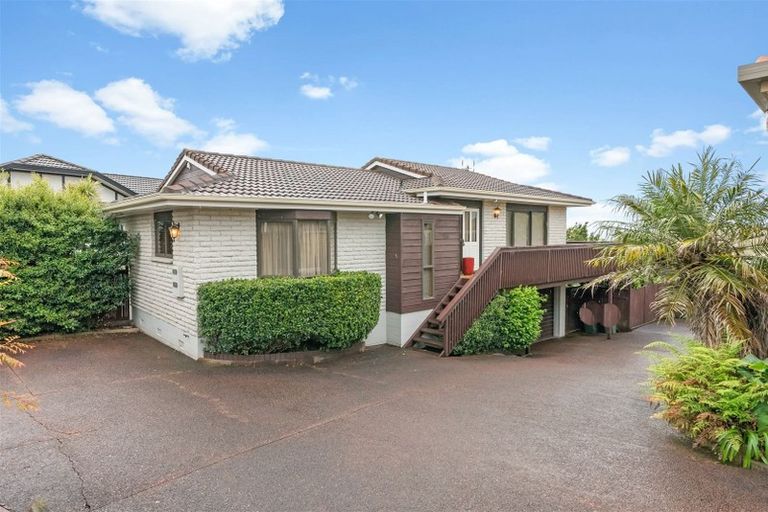 Photo of property in 2/27 Santa Monica Place, Goodwood Heights, Auckland, 2105