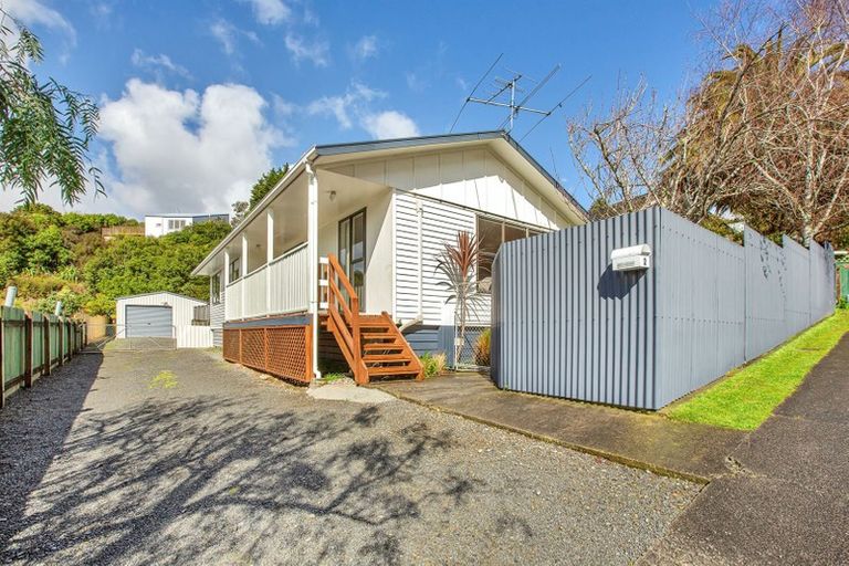 Photo of property in 2 Harold Grove, Stokes Valley, Lower Hutt, 5019