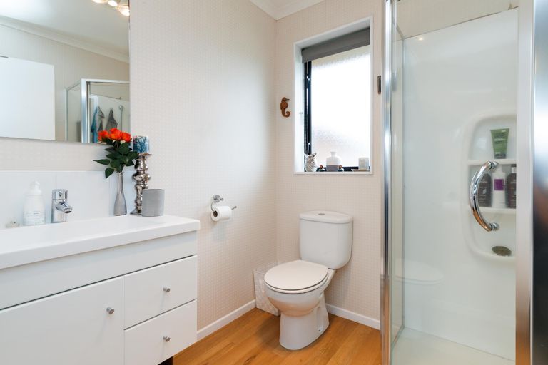 Photo of property in 15 Orlando Way, Kelvin Grove, Palmerston North, 4414