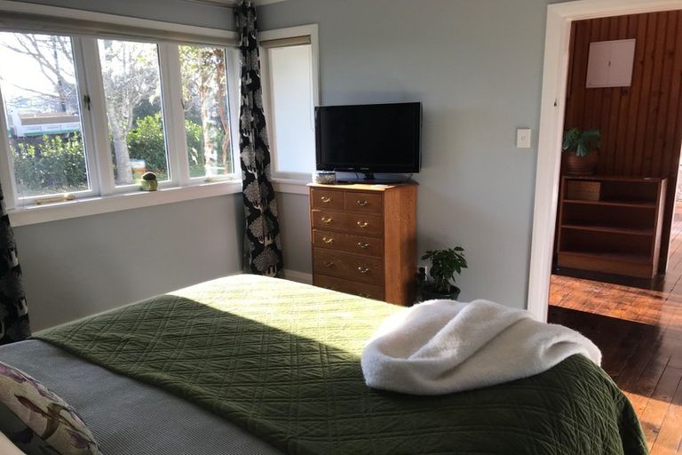 Photo of property in 51 Awaroa Road, Sunnyvale, Auckland, 0612