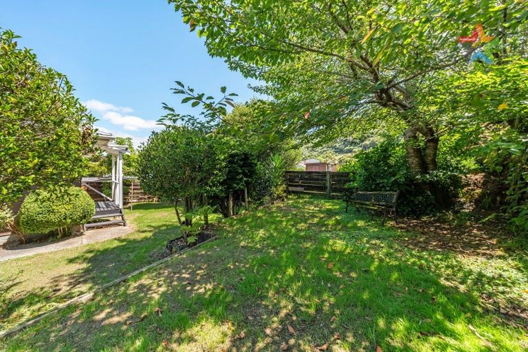 Photo of property in 69b Hartford Crescent, Totara Park, Upper Hutt, 5018