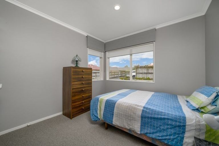 Photo of property in 86 Bob Charles Drive, Golflands, Auckland, 2013