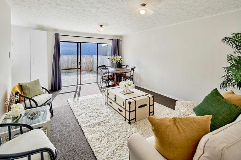 Photo of property in 2/11 Te Arawi Street, Takapuwahia, Porirua, 5022