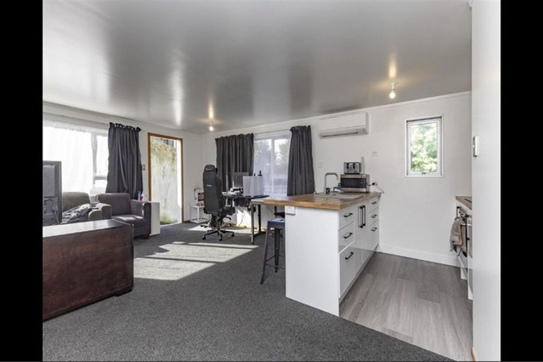 Photo of property in 323 Glenfield Road, Glenfield, Auckland, 0629