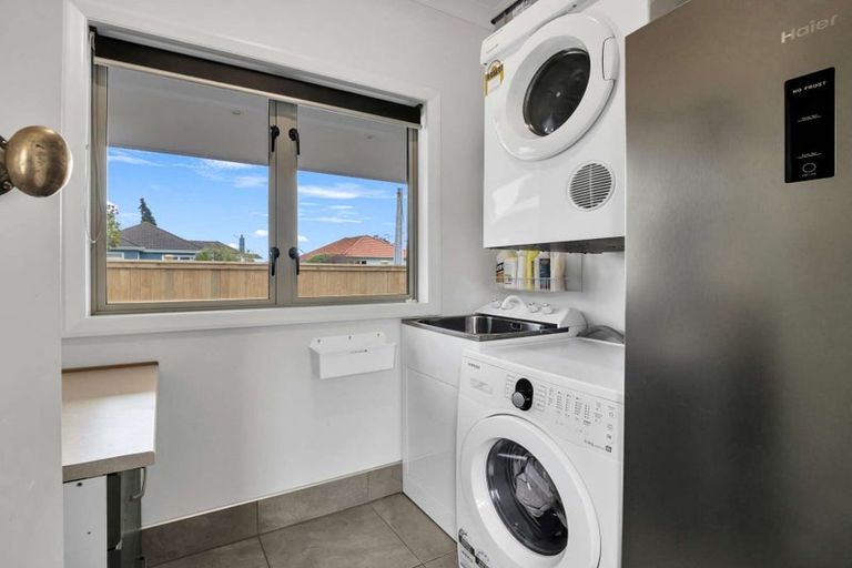 Photo of property in 16 Tregarth Street, Saint Johns Hill, Whanganui, 4501