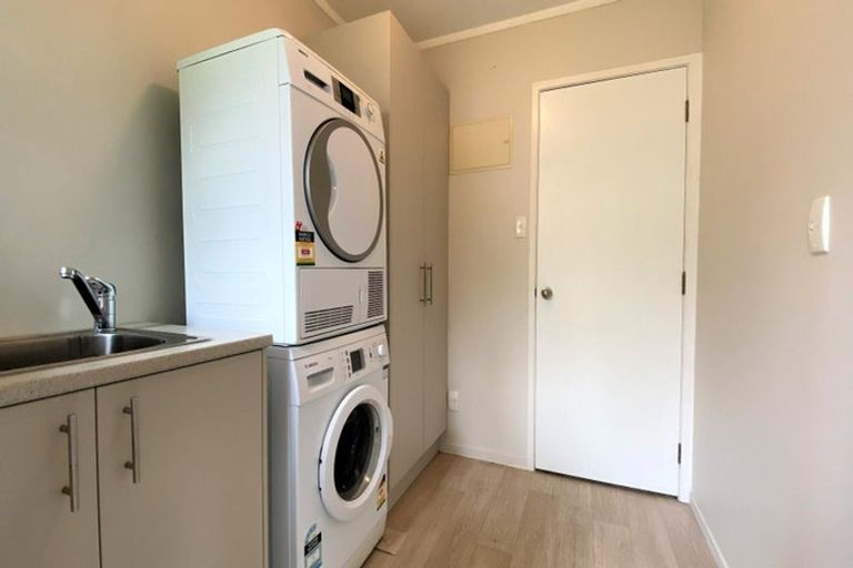 Photo of property in 16 Cherub Place, West Harbour, Auckland, 0618