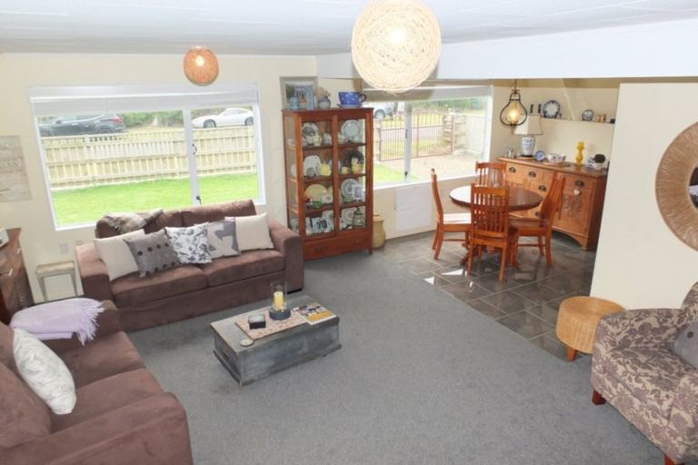 Photo of property in 14 Holben Parade, Foxton Beach, Foxton, 4815