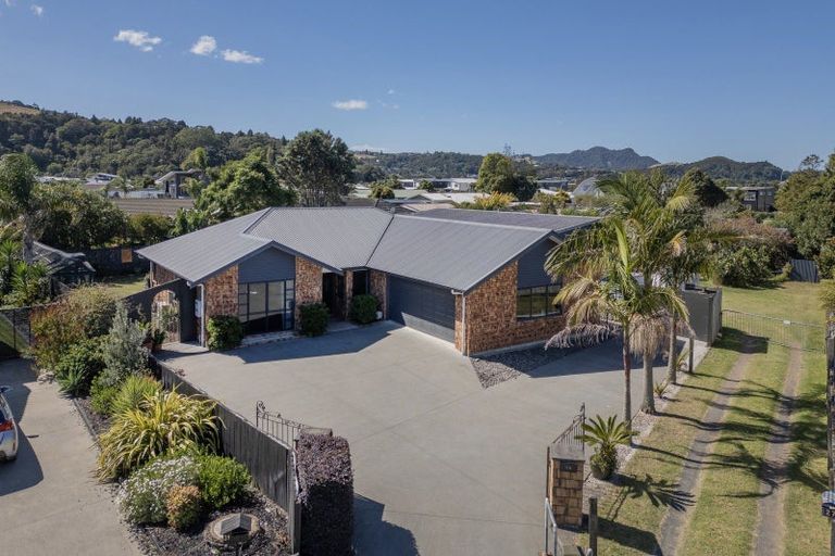Photo of property in 29 Wells Place, Whitianga, 3510