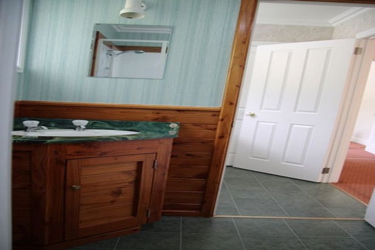 Photo of property in 22 Acacia Road, Torbay, Auckland, 0632