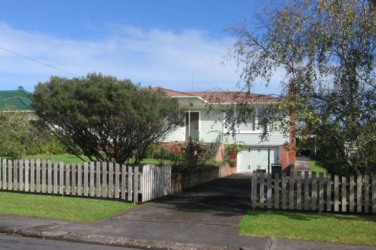 Photo of property in 16 Longburn Road, Henderson, Auckland, 0610