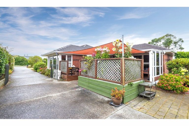 Photo of property in 15 Manuka Street, Mairehau, Christchurch, 8013